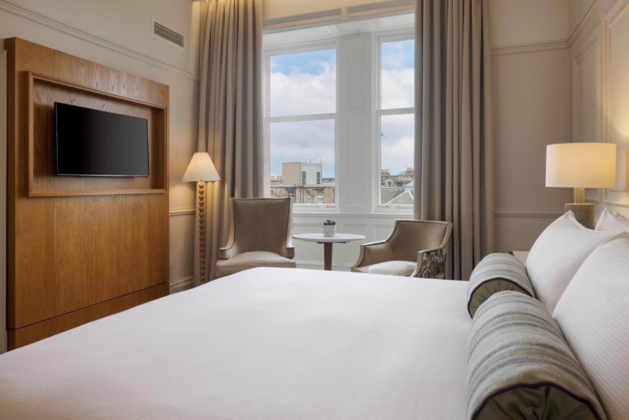 Deluxe King Room Mobility Accessible