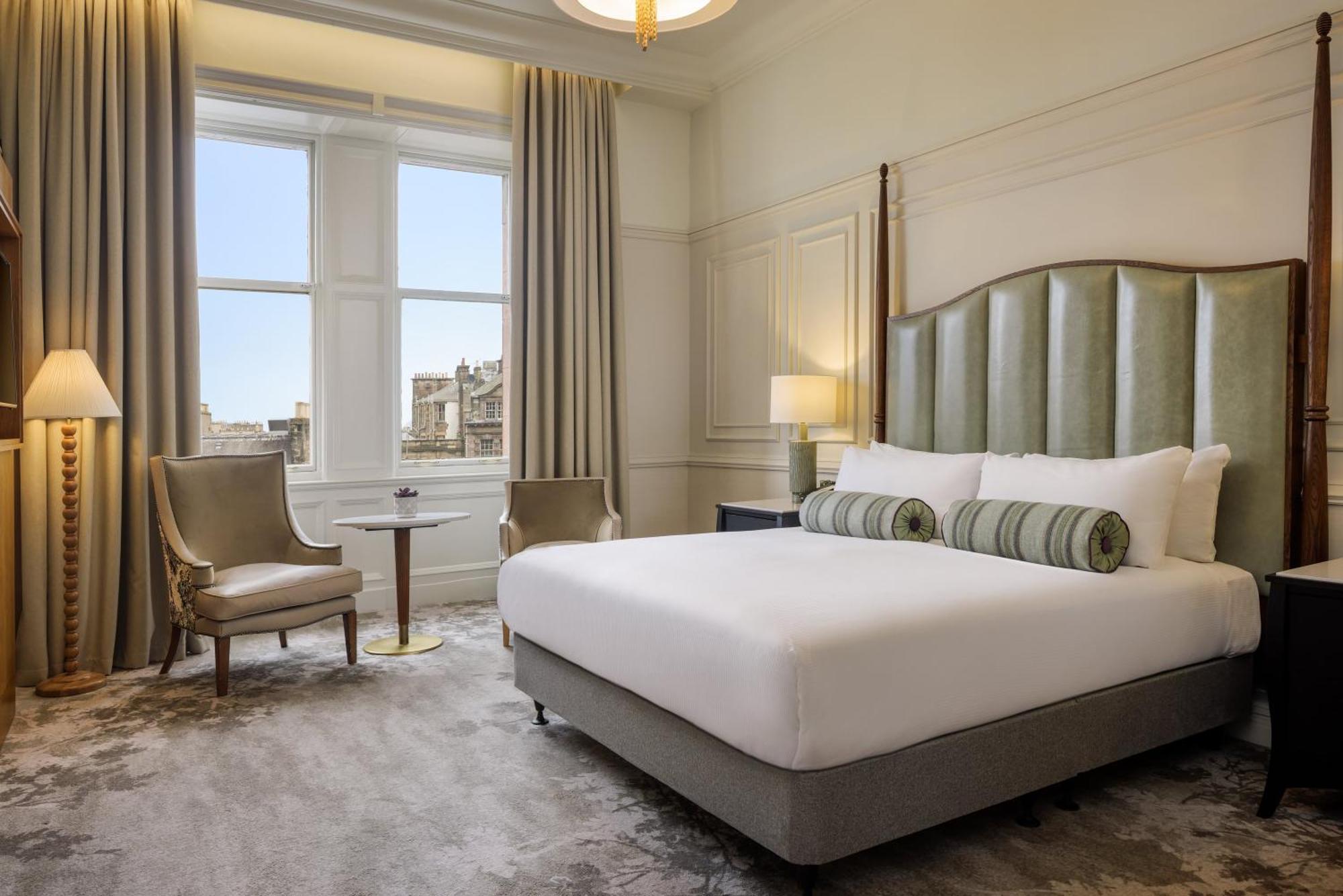 Deluxe King Room Mobility Accessible