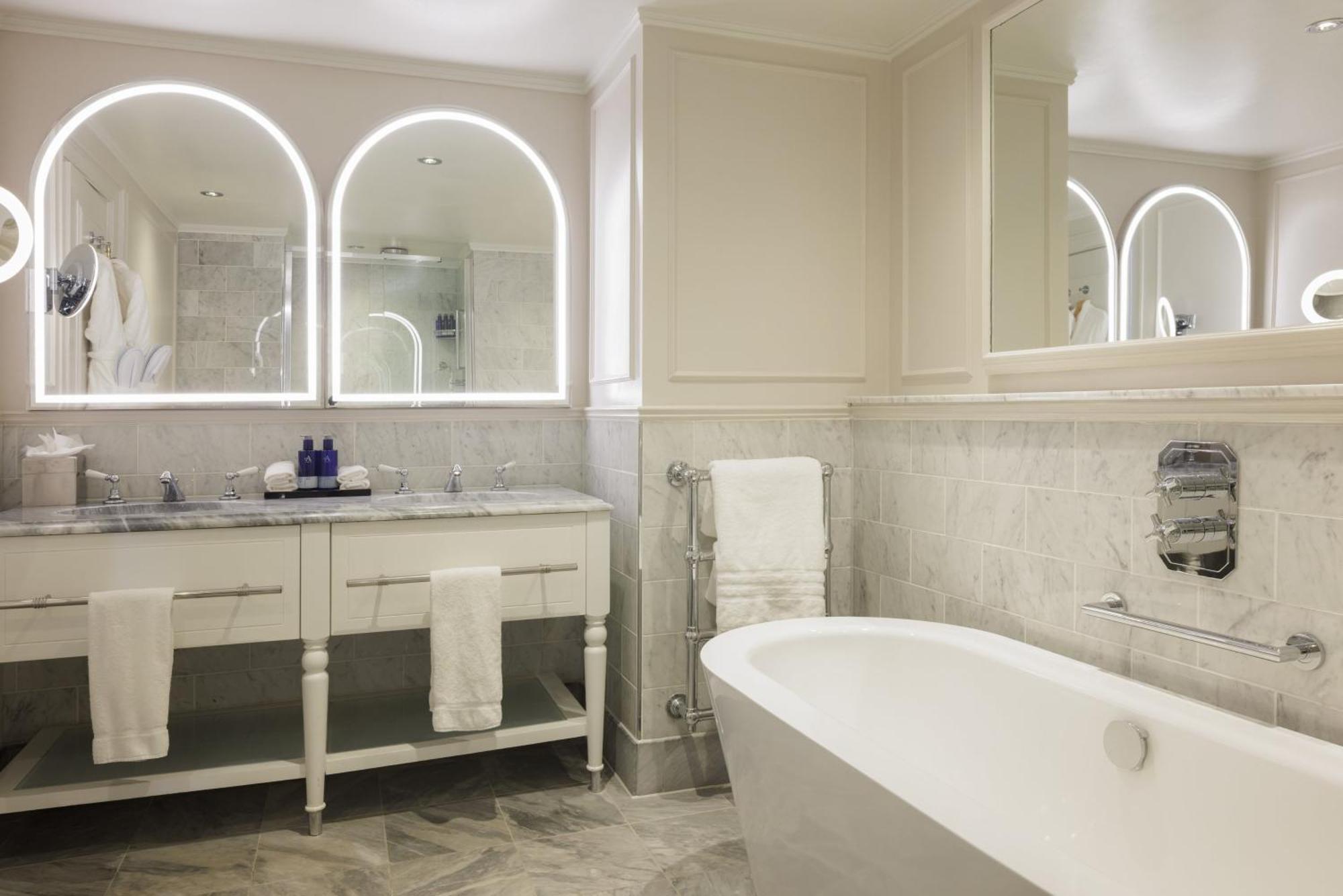 One-Bedroom King Suite Castle View