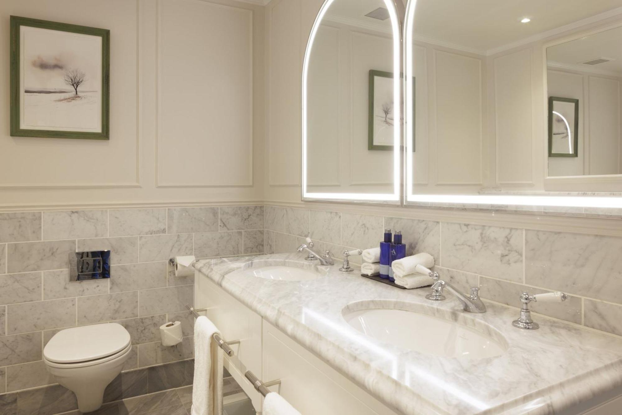 One-Bedroom King Suite Castle View