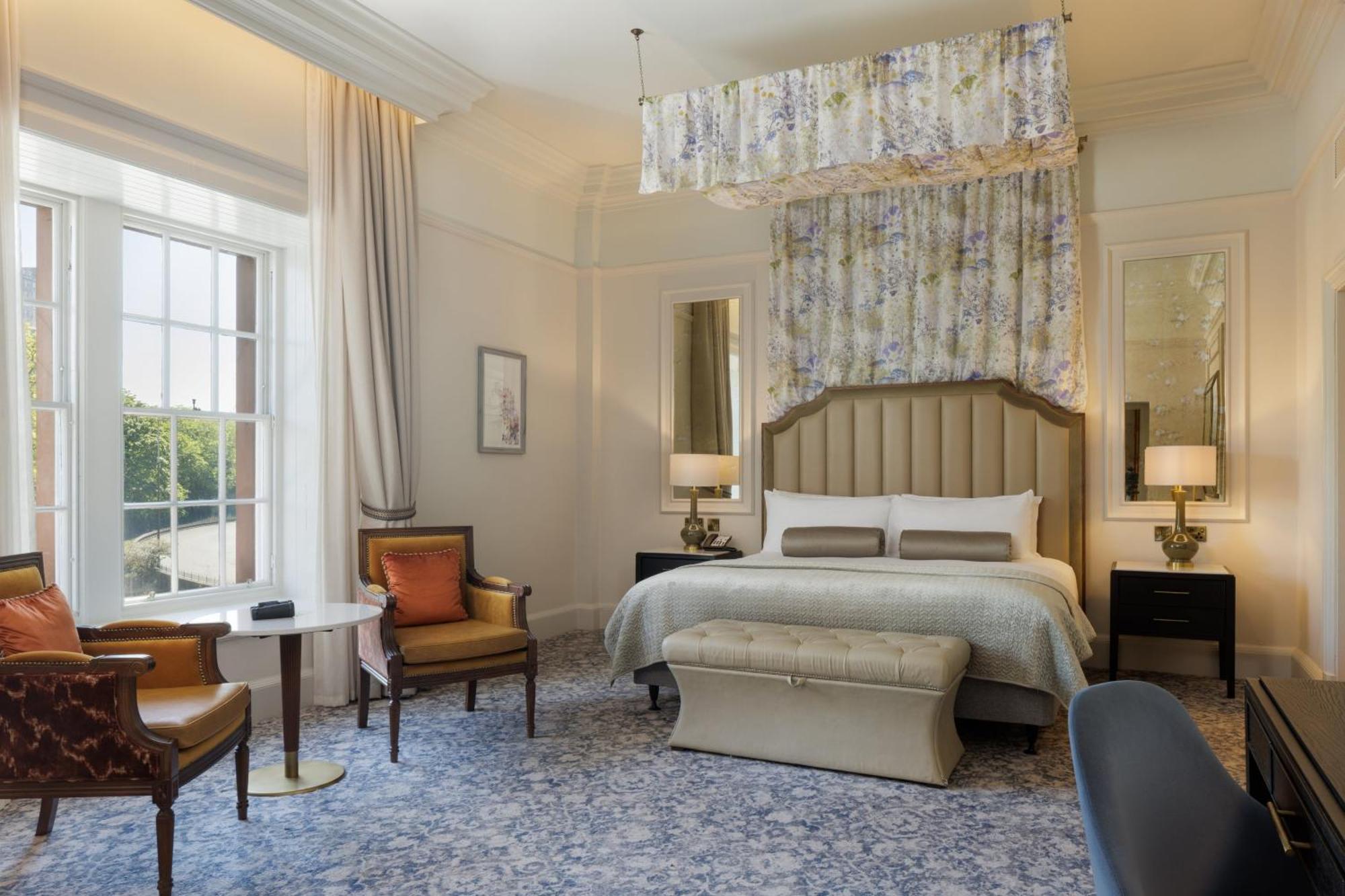 One-Bedroom King Suite Castle View